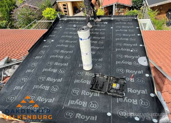 Dakrenovatie met Royal onderdak op plat dak in Valkenburg Dakrenovatie met Royal onderdak op plat dak in Valkenburg