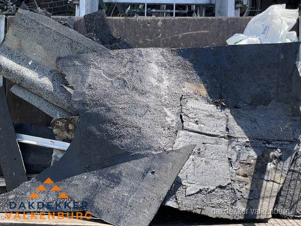Kosten dakrenovatie: afvoer oud dakmateriaal in Valkenburg Kosten dakrenovatie: afvoer oud dakmateriaal in Valkenburg